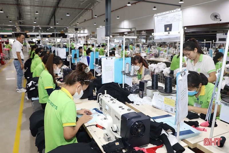 CĐCS Công ty cổ phần May Thể thao chuyên nghiệp Nghi Xuân: Sáu tháng đầu năm kết nạp mới 290 công nhân lao động vào tổ chức Công đoàn 